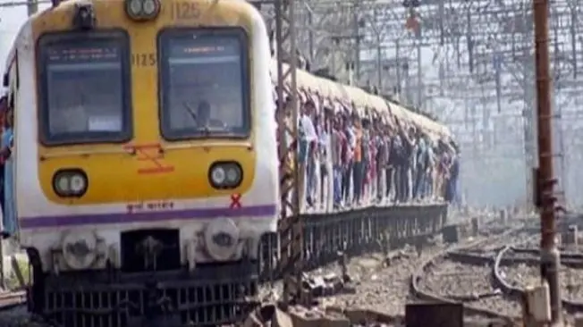 BREAKING: 2 Coaches of Empty EMU Train Derail While Entering Mumbai Central Car Shed 2 Coaches of Empty EMU Train Derail While Entering Mumbai Central Car Shed