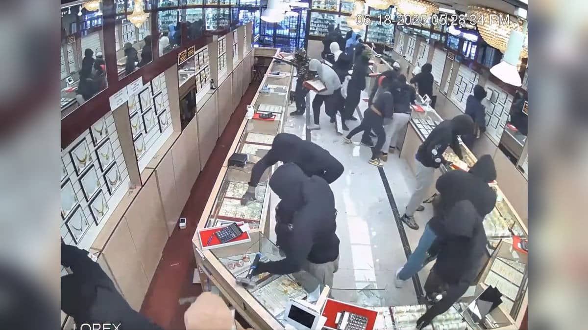 70 Seconds, $1.7 Million: CCTV Shows Masked Thugs Looting Jewellery At Indian's Shop In US