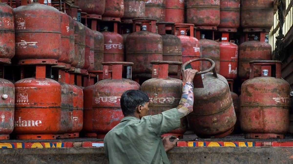 republicworld.com - Asian News International - 75 LPG Cylinders Seized, 3 Arrested in J-K's Bhaderwah Over 'Illegal Hoarding & Black-Marketing