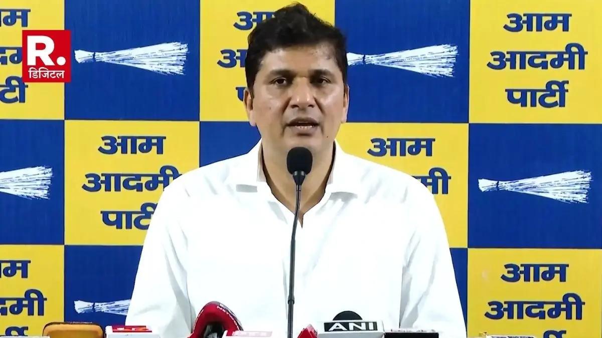 Delhi Liquor Scam: अपनी ढपली अपना राग... 'BJP बड़ा माहौल बना रही थी लेकिन HC ने कोर्ट के फैसले पर रोक नहीं लगाई', BJP पर AAP का पलटवार AAP leader Saurabh Bharadwaj hits back at BJP over Delhi Liquor Scam