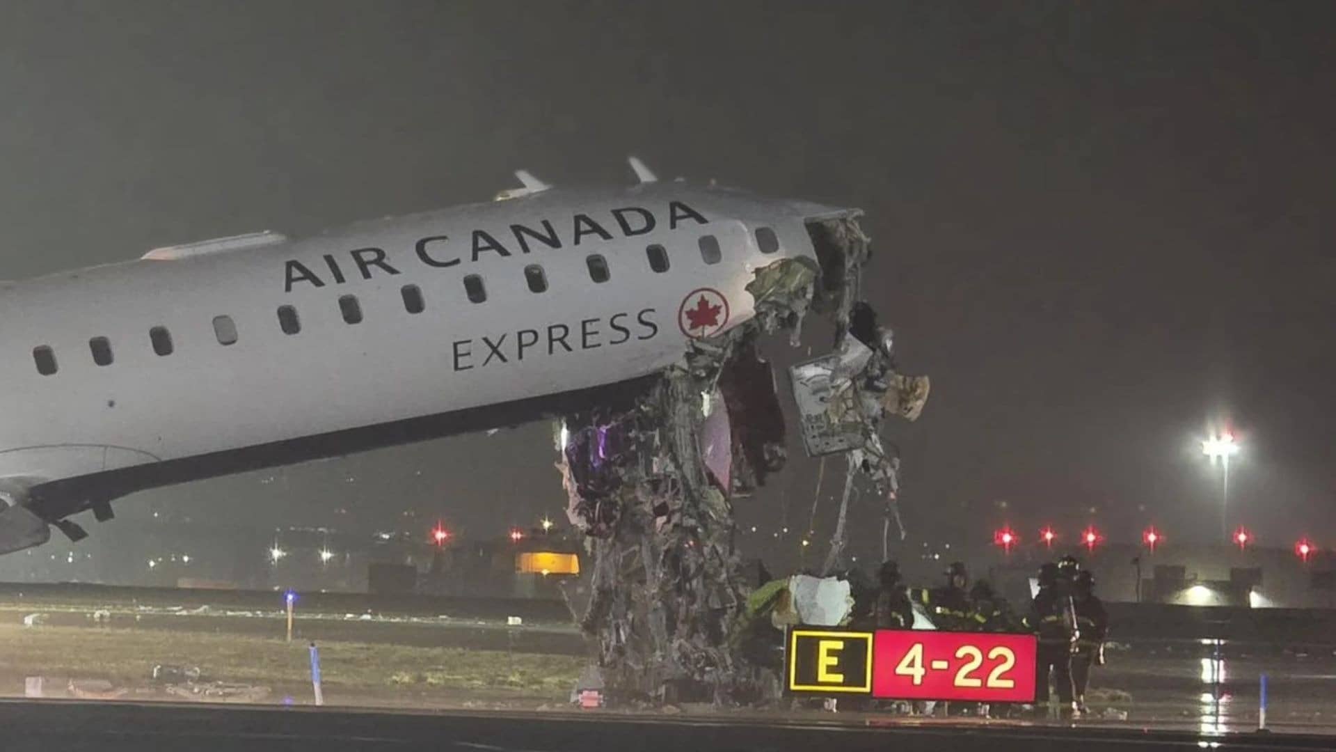 Air Canada: न्यूयॉर्क में बड़ा हादसा, एयरपोर्ट के रनवे पर ट्रक से टकराया एयर कनाडा एक्सप्रेस का विमान, कॉकपिट बुरी तरह क्षतिग्रस्त