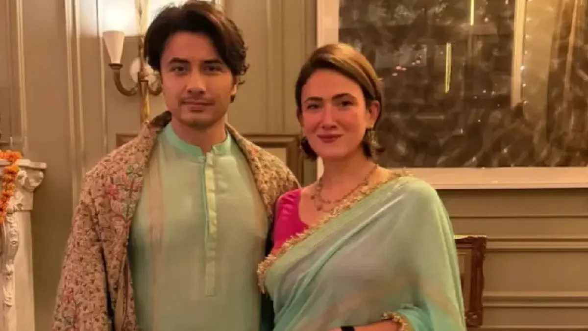 कैसे एक बनियान को लेकर पाकिस्तानी एक्टर हुए ट्रोल, कटाक्ष कर बोले- ग्लोबल लेवल पर बहुत असर पड़ रहा… Ali Zafar Trolled