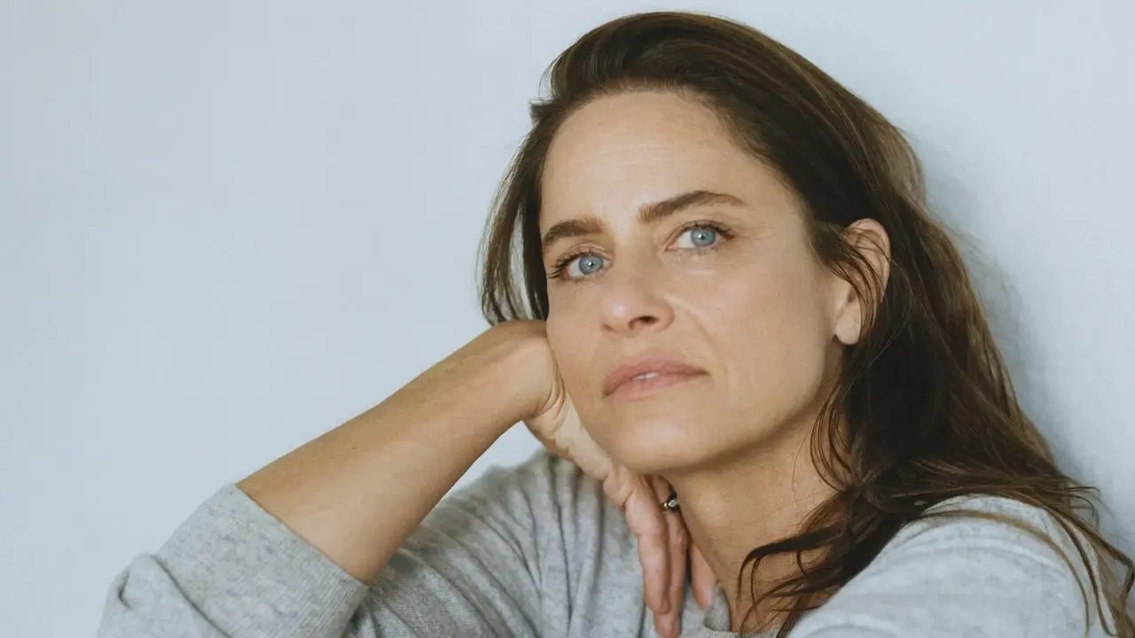Your Friends & Neighbors Actress Amanda Peet Reveals Stage I Breast Cancer Diagnosis Amanda Peet reveals Stage I Breast Cancer diagnosis