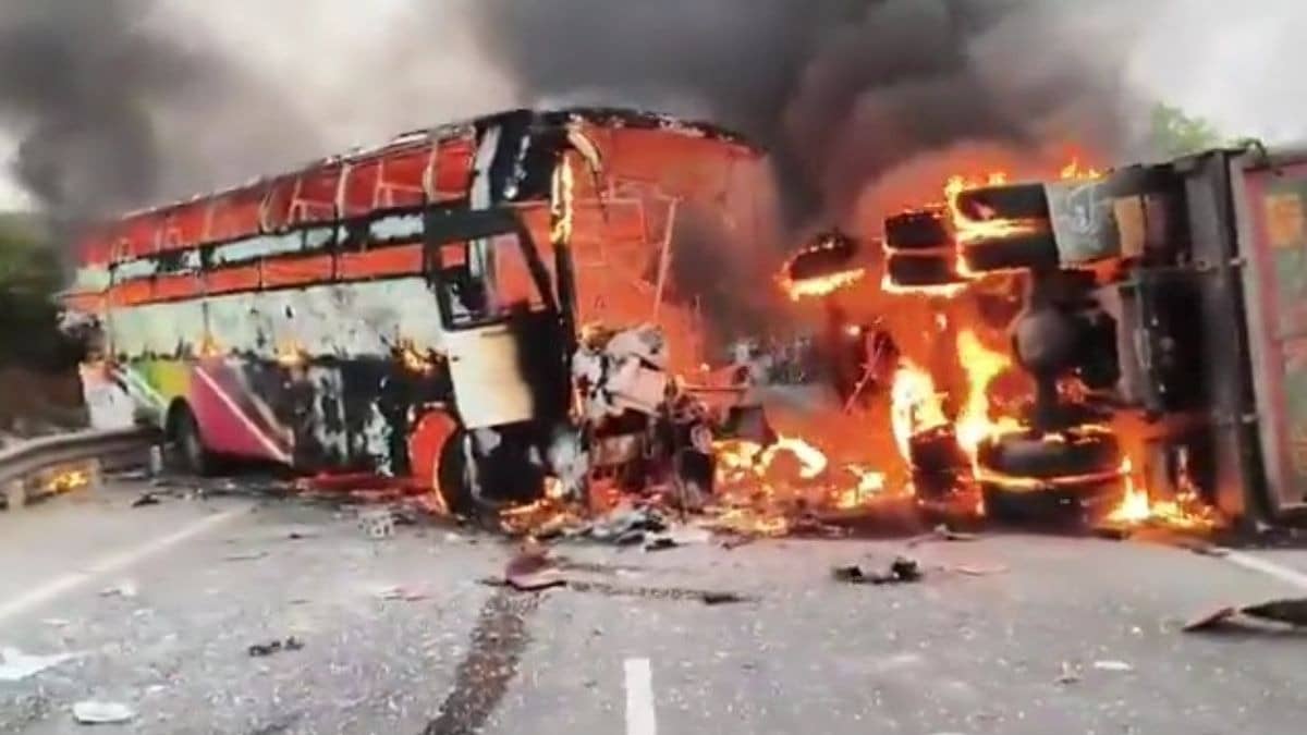 Andhra Pradesh Horror: 10 Passengers Burnt Alive, Many Critically Injured After Bus-Tipper Truck Head-On Collision Near Markapuram