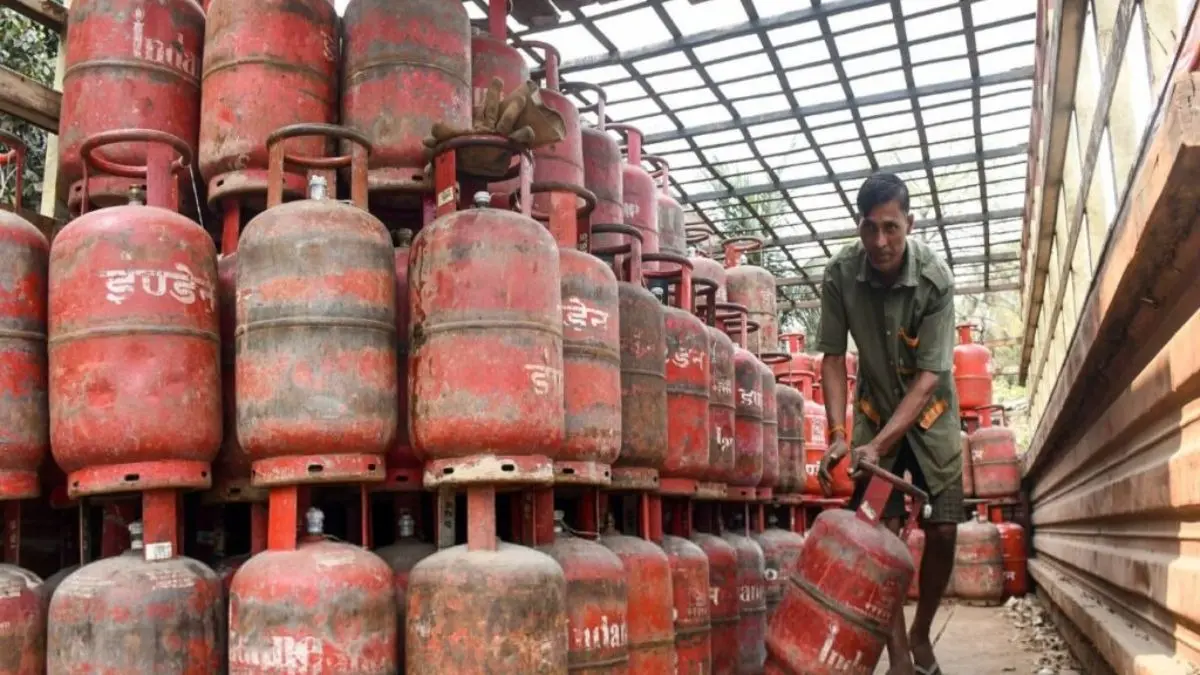 'Avoid Panic Booking': IndianOil Appeals To Consumers Over Advance LPG Refill Requests 'Avoid Panic Booking': IndianOil Appeals To Consumers Over Advance LPG Refill Requests
