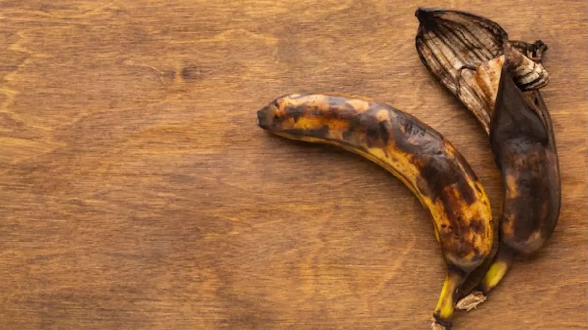 How To Keep Banana Fresh For Long: गर्मियों में केले 1-2 दिन में ही हो जाते हैं खराब? अपनाएं ये आसान ट्रिक्स, हफ्तों तक रहेंगे फ्रेश banana storage tips