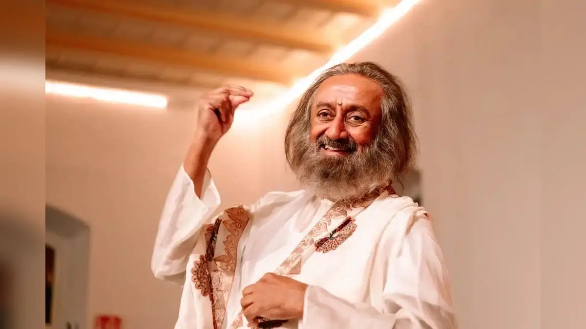 Big Relief For Spiritual Leader Sri Sri Ravi Shankar: Karnataka HC Quashes FIR In Land Encroachment Case Big Relief For Spiritual Leader Sri Sri Ravi Shankar: Karnataka HC Quashes FIR In Land Encroachment Case