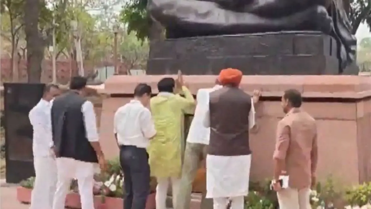 Budget Session: Lok Sabha Revokes Suspension of 8 Opposition MPs Budget Session: Lok Sabha Revokes Suspension of 8 Opposition MPs