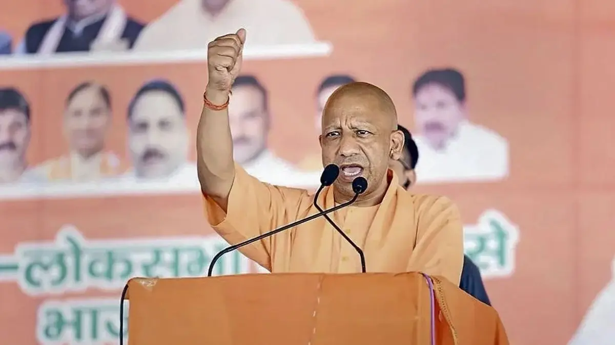 'गोमाता को कटने नहीं देंगे, हिंदुओं को...'; बंगाल में गरजे CM योगी, कहा- कोई मौलाना क्या बक रहा है, चिंता ना करें, ये झाड़ू लगाते दिखेंगे CM Yogi Gorakhpur