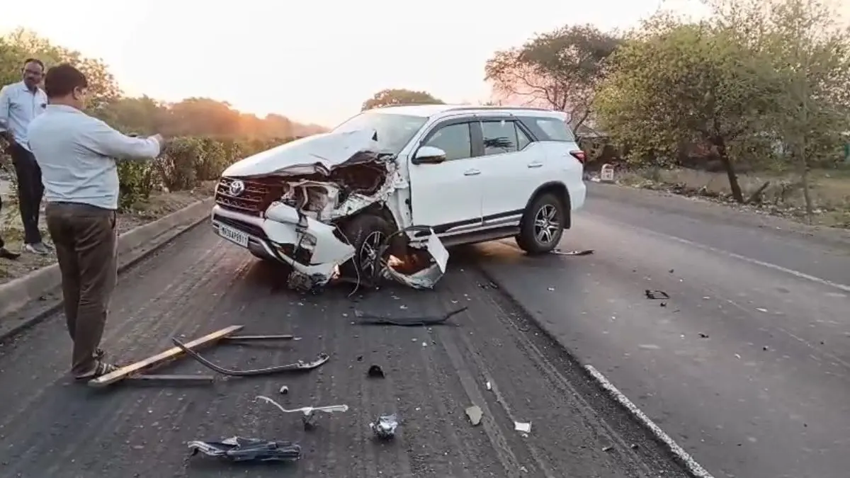 Congress MP Prashant Padole Injured In Car Accident While Heading To Nagpur Airport Congress MP Prashant Padole Injured In Car Accident While Heading To Nagpur Airport