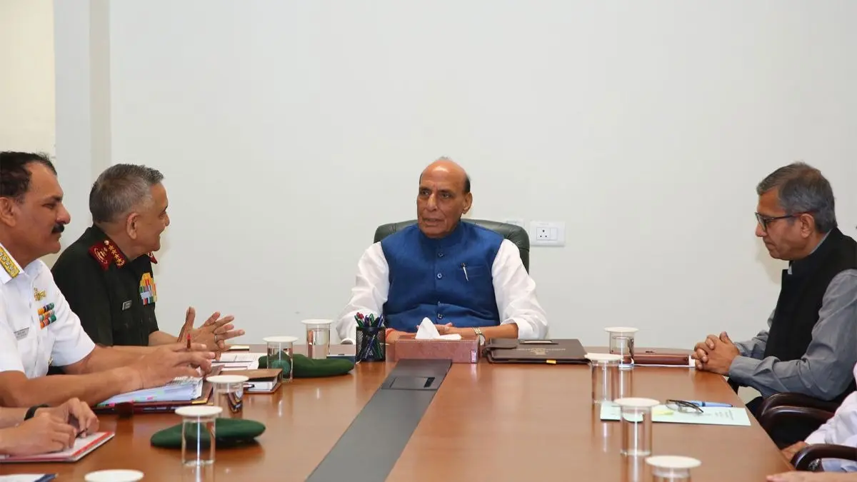 Defence Minister Chairs Meeting To Review Security Preparedness Over Evolving Situation In West Asia Defence Minister Chairs Meeting To Review Security Preparedness Over Evolving Situation In West Asia