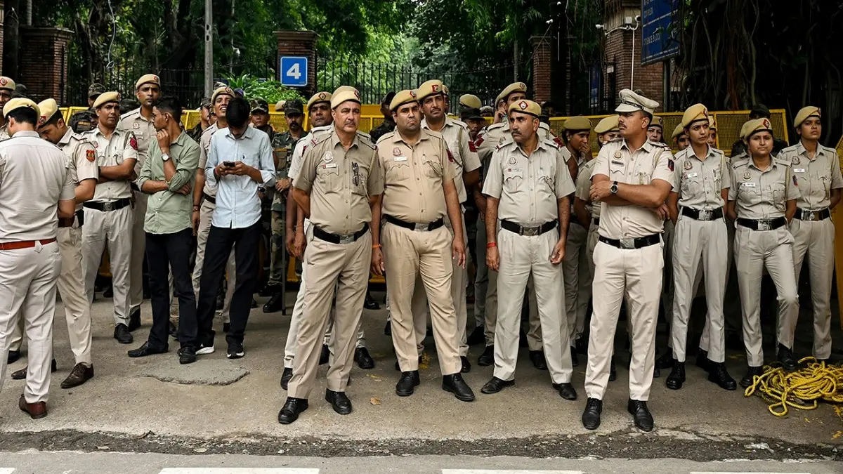 Delhi Police: दिल्ली पुलिस में 70 अधिकारियों के तबादले किए गए, IPS आनंद मोहन बनाए गए डीजी तिहाड़ जेल Delhi Police