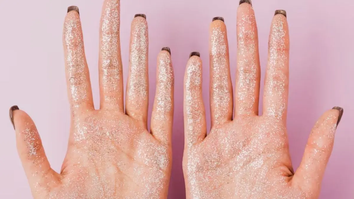 What Is Divorce Dust? Know All About The Viral Makeup Trend That Women Are Using To Expose Cheating Partners Divorce Dust trend explained