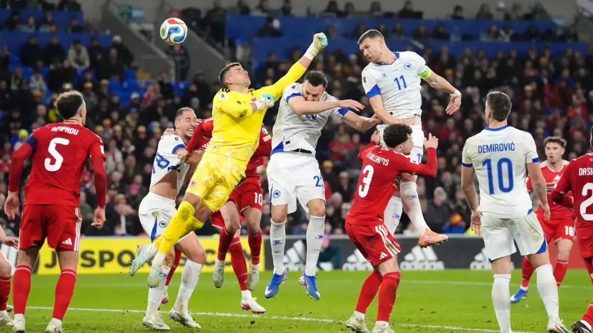 Edin Dzeko Is A Familiar Face For Italy's Defenders In FIFA World Cup Playoffs At Bosnia Edin Dzeko in action