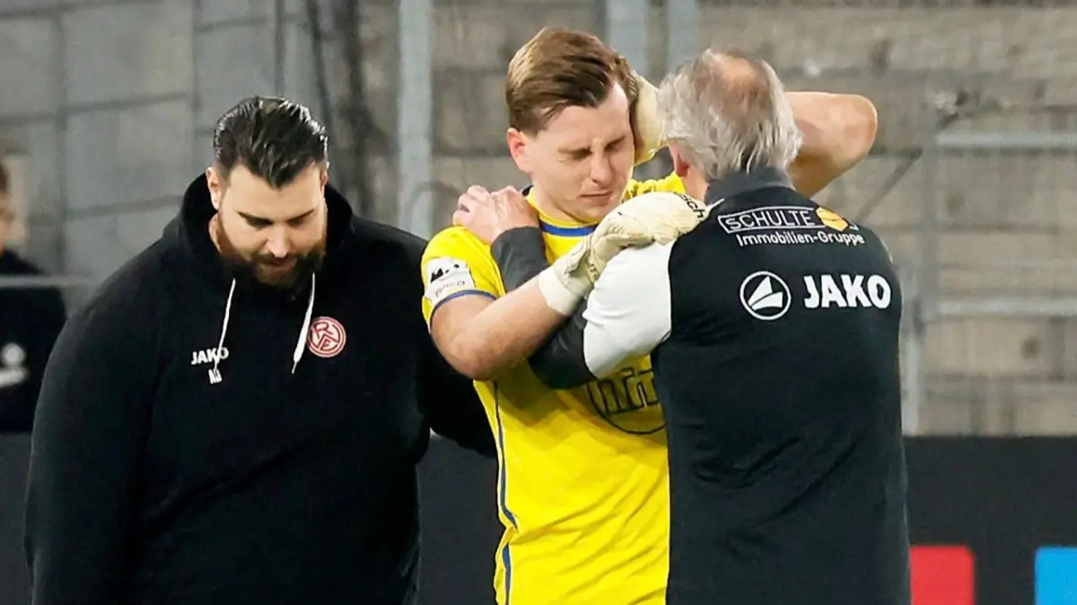 Goalkeeper Taken to Hospital After Firework Explodes During Football Match; Play Suspended For 40 Minutes Felix Wienand