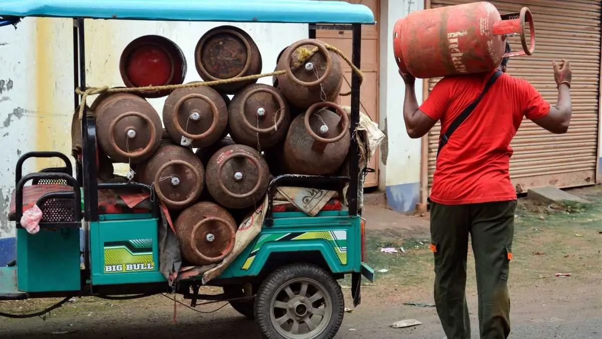 Bengaluru Hotels to Stay Shut from Tomorrow as Commercial Gas Supply Halts Amid Middle East War Bengaluru Hotels to Stay Shut from Tomorrow as Commercial Gas Supply Halts Amid Middle East War