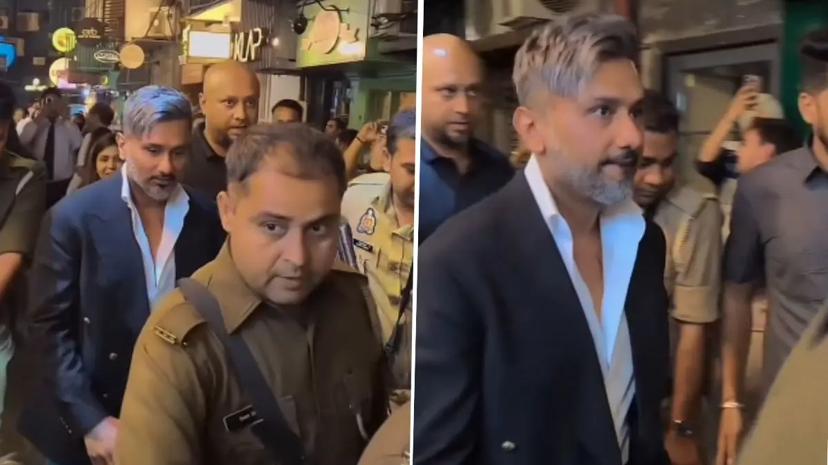 Watch: Honey Singh Promenades At Khan Market Ahead Of Delhi IG Indoor Stadium Concert Today Honey Singh's viral video from Delhi