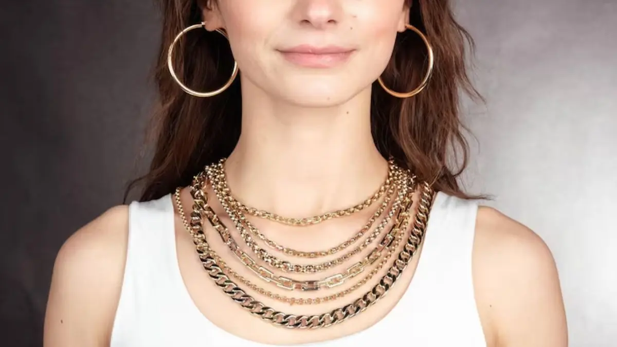 Gold Or Silver, Why Not Both? A Stylish Guide To Wearing Mixed Metal Jewellery How to mix gold and silver jewellery