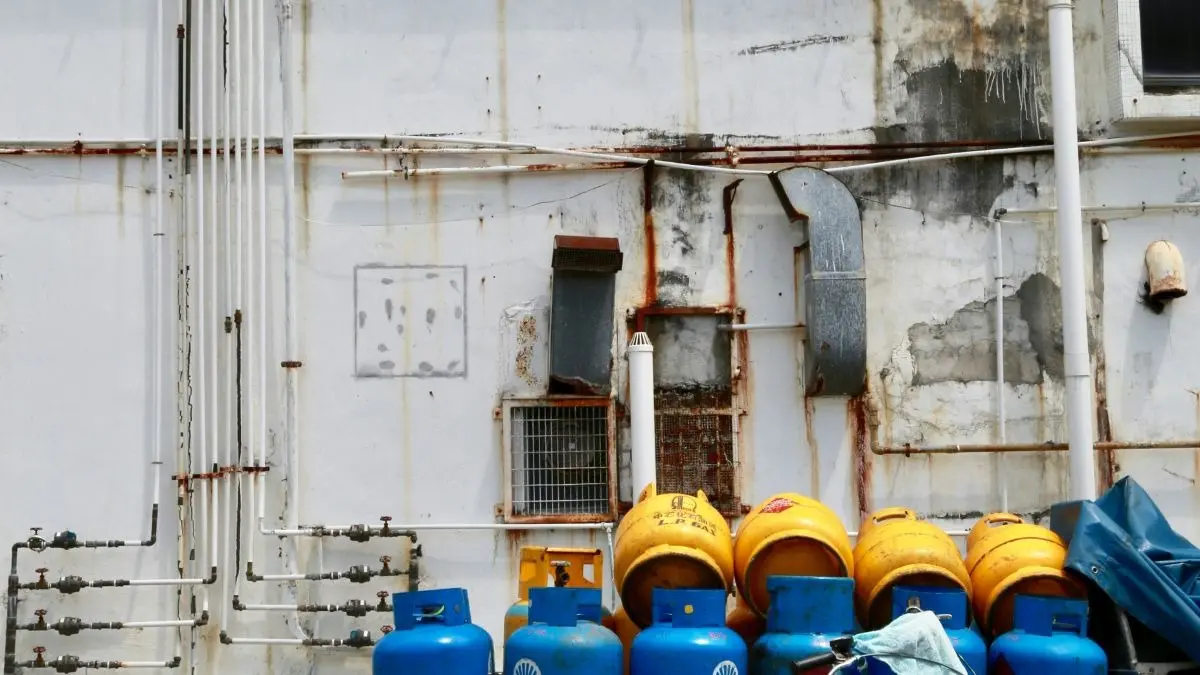 Govt Orders Refiners to Maximise LPG Output; Curbs Petrochemical Diversion as Hormuz War Rages India has invoked emergency powers to mandate that refiners maximize LPG production