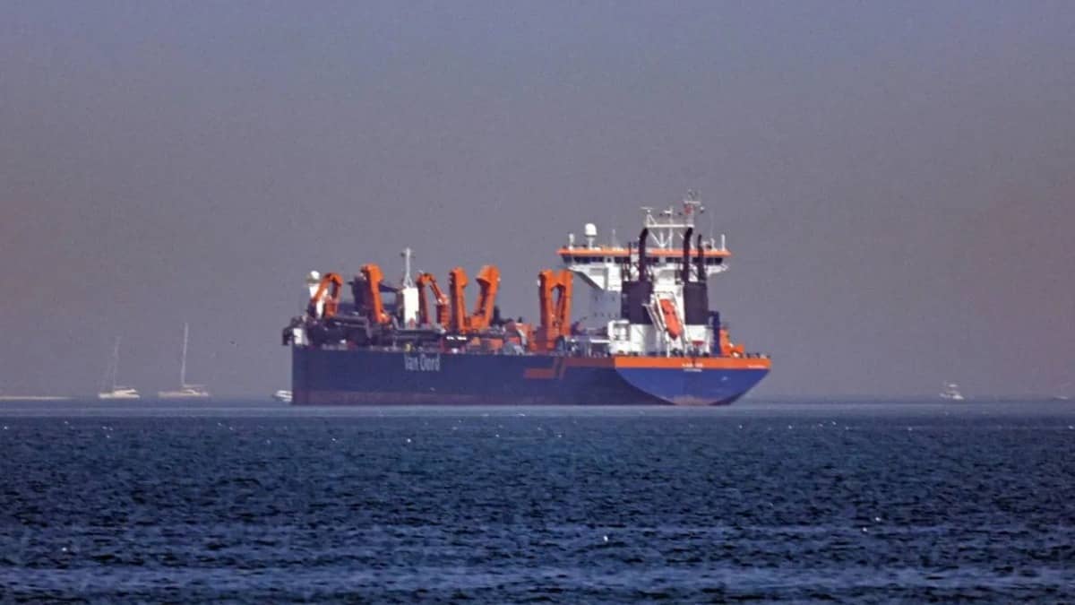 Iran to Allow Only Chinese & Russian Vessels Through Strait of Hormuz, Citing Beijing & Moscow's 'Support' in Ongoing Conflict