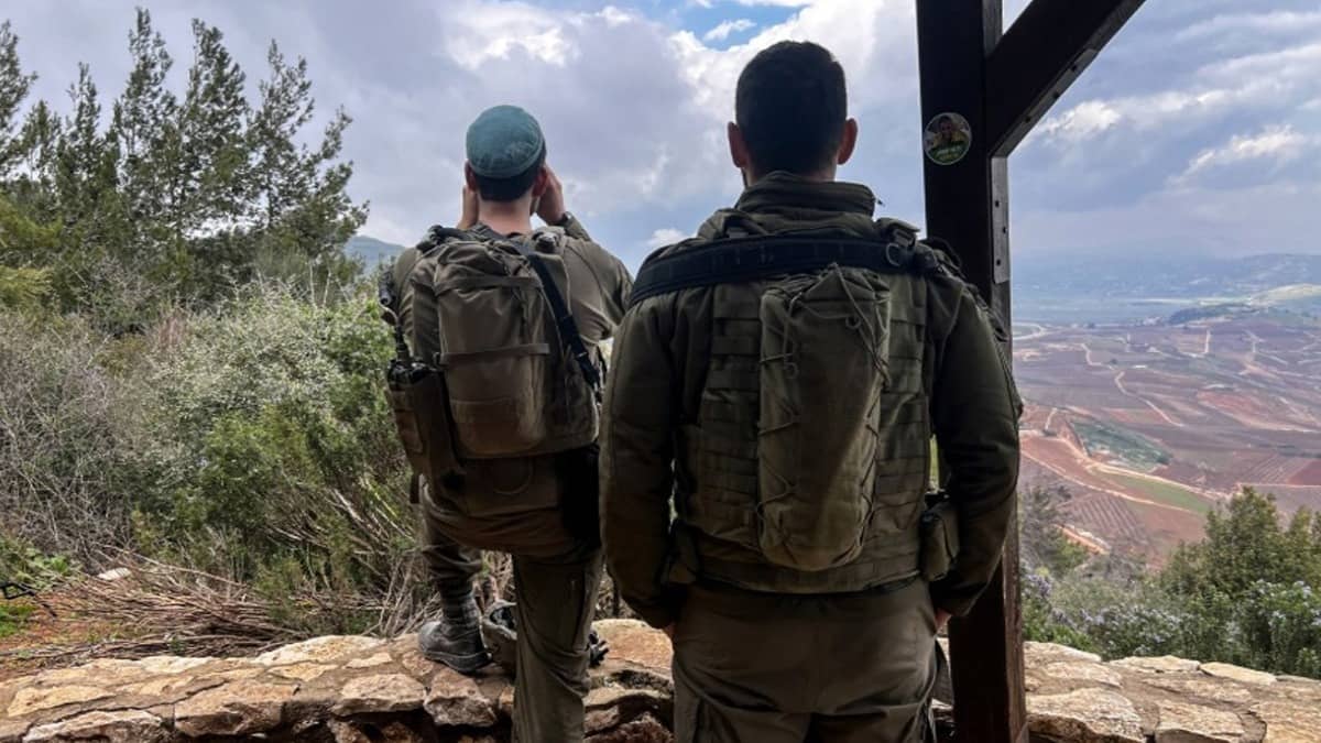 Iranian Military Officers Leave Juniors to Fend for Themselves in Barracks: Report