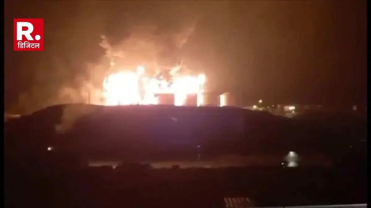 Iran Israel War: इजरायल-ईरान युद्ध की आंच भारत तक... ओमान में ईरानी ड्रोन अटैक में 2 भारतीय की मौत, 10 घायल Israel-Iran war 2 Indians killed 10 injured in an Iranian drone attack in Oman