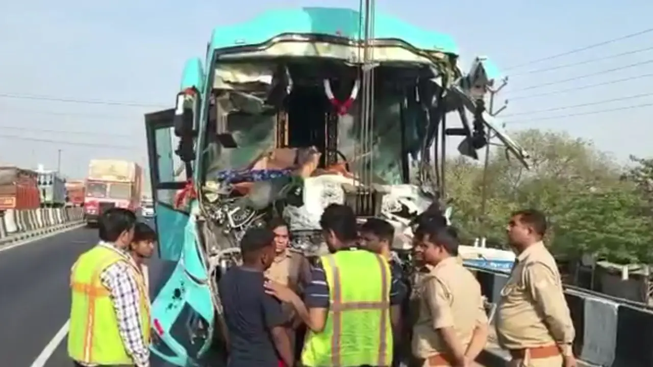 Uttar Pradesh: 2 Dead, 35 Injured in Ghazipur Bus Accident Uttar Pradesh: 2 Dead, 35 Injured in Ghazipur Bus Accident