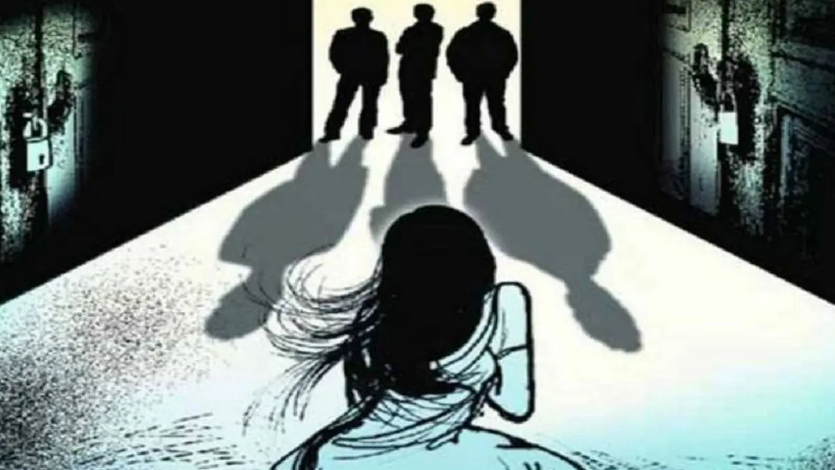 Nalanda Shocker: Married Woman Molested in Public, Gang Rape Attempt Video Surfaces on Social Media Nalanda Shocker: Married Woman Molested in Public, Gang Rape Attempt Video Surfaces on Social Media