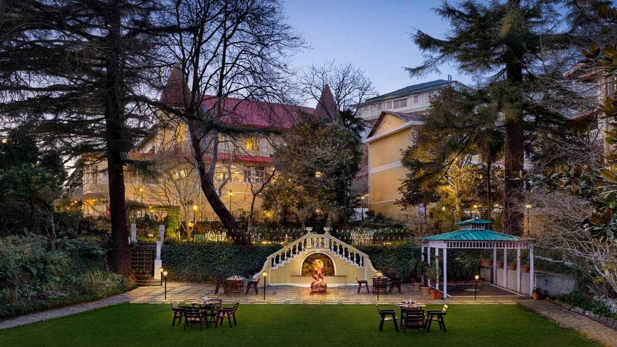 Kasmanda Palace is surrounded by lush greenery and tranquil