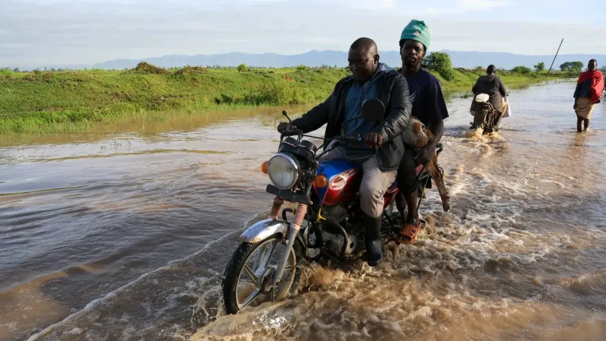 Kenya Floods Worsen as 2 Rivers Burst Banks, With Death Toll Hitting 88 Kenya Floods Worsen as 2 Rivers Burst Banks, With Death Toll Hitting 88