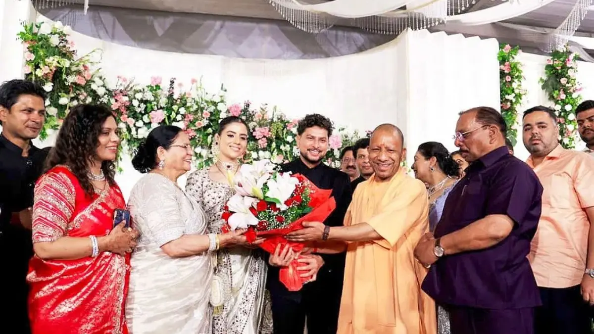 Kuldeep Yadav Reception: लखनऊ में कुलदीप यादव के ग्रैंड रिसेप्शन में पहुंचे CM योगी, गंभीर-जडेजा समेत दिग्गजों का लगा जमावड़ा, VIDEO Kuldeep Yadav Reception cm yogi