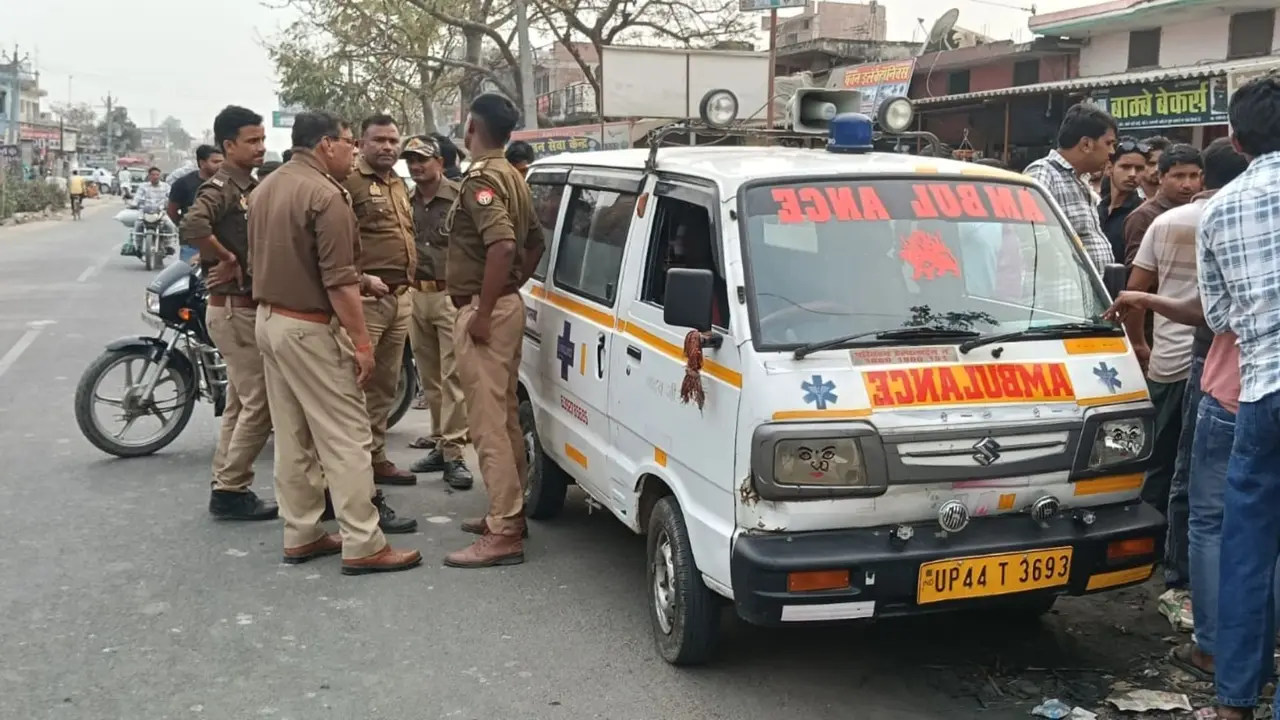 UP: 'मौत का अस्पताल'! नवजात का शव गत्ते में रख फरार हुआ स्टाफ, प्रसव के बाद मां की भी मौत; शादी वाले घर में पसरा मातम kushinagar news private hospital pack infant in box after death mother also died after delivery