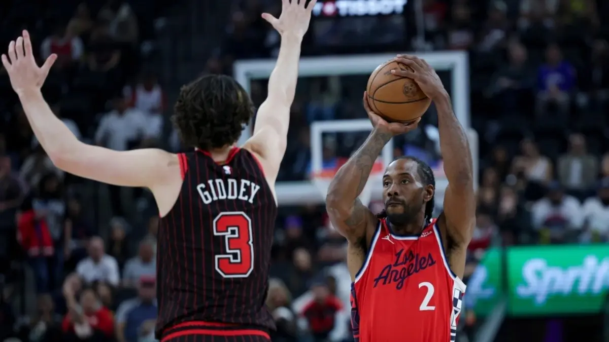 Kawhi Leonard Scores 28 Points As Los Angeles Clippers Beat Chicago Bulls 119-108 Los Angeles Clippers' Kawhi Leonard in action against Chicago Bulls