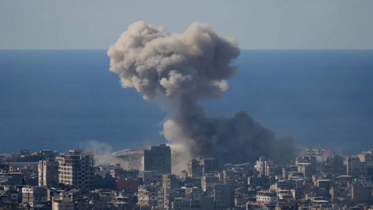 Loud Blasts Rock Downtown Dubai as Iran Strikes Gulf Targets Loud Blasts Rock Downtown Dubai as Iran Strikes Gulf Targets