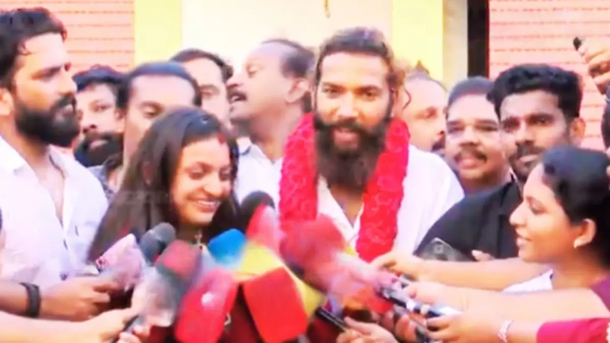 Monalisa Wedding: '6 महीने का प्यार, 60 साल के बराबर...', मुस्लिम बॉयफ्रेंड संग कोर्ट मैरिज के बाद बोलीं मोनालिसा, मजबूरी में करनी पड़ी शादी? Mahakumbh viral girl Monalisa