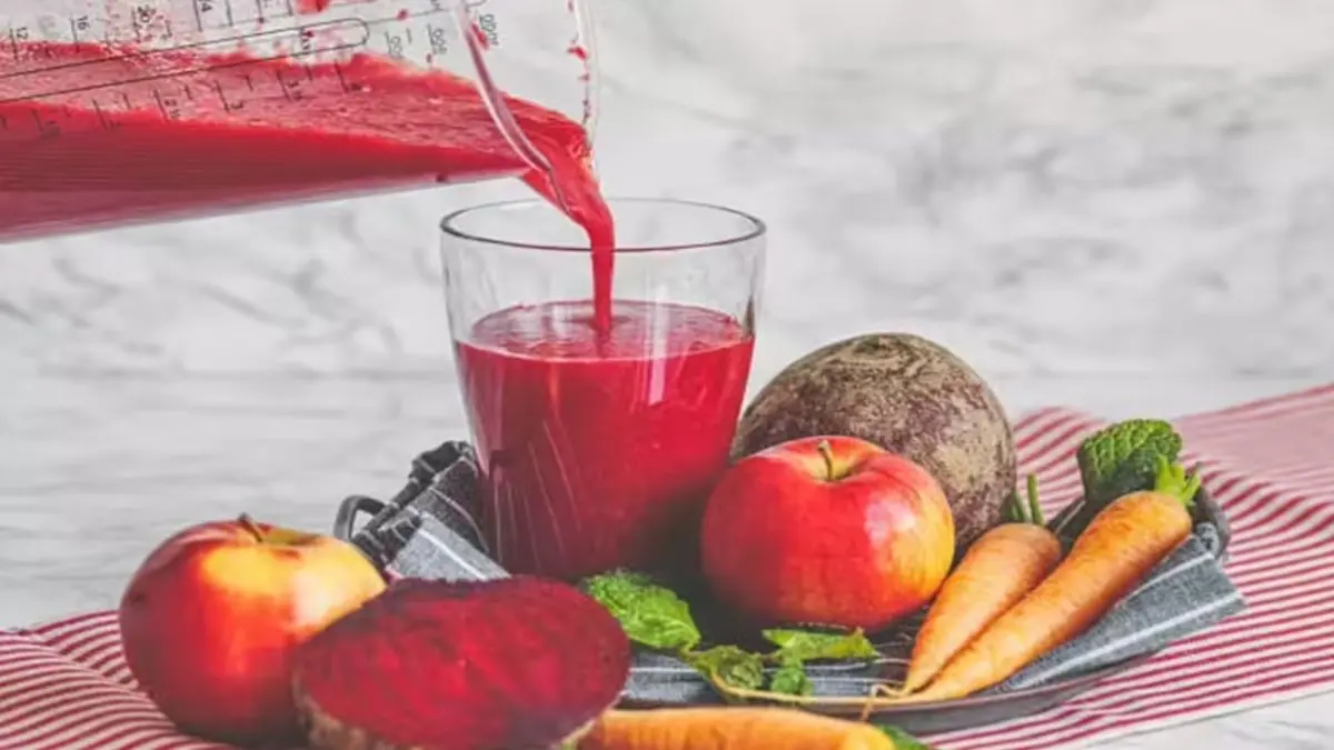 महंगे फेशियल छोड़ो, मलाइका अरोड़ा का सीक्रेट ABC जूस आजमाकर देखो; स्किन खुद-ब-खुद गुलाबी हो जाएगी Malaika Arora ABC juice