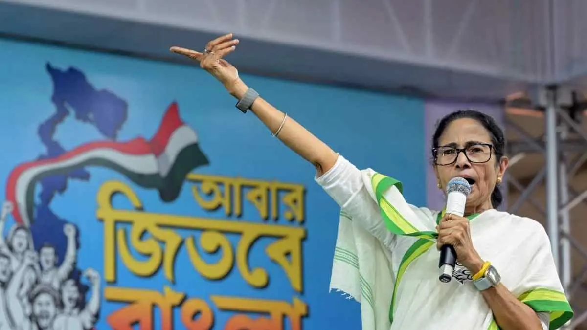 'Like Shopping For Saree': Mamata's Dig at Centre Over Reducing Excise Duty on Petrol, Diesel 'Like Shopping For Saree': Mamata's Dig at Centre Over Reducing Excise Duty on Petrol, Diesel