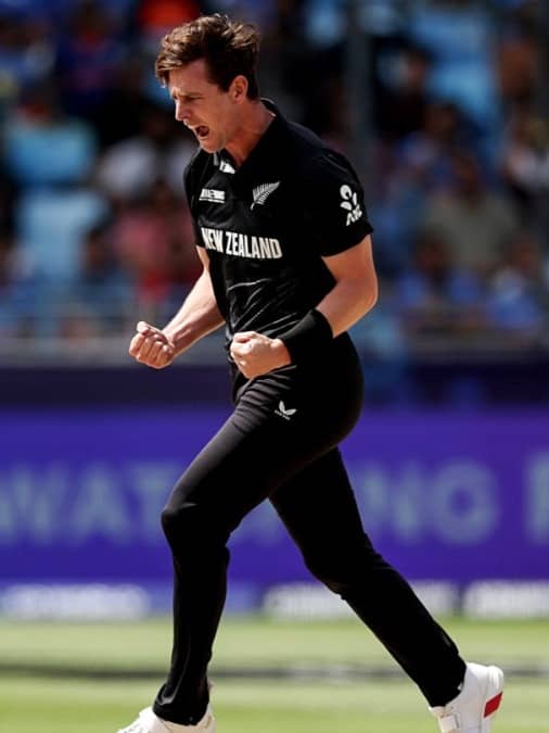 Matt Henry celebrating after taking a wicket
