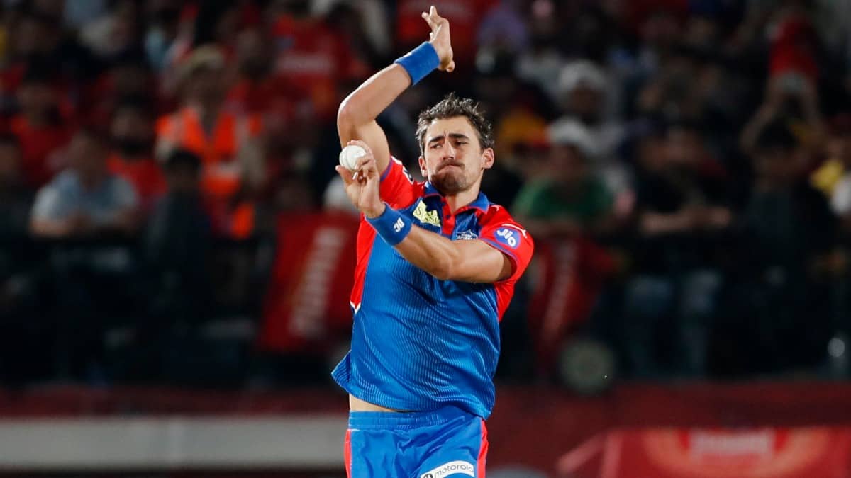 Mitchell Starc in action for Delhi Capitals