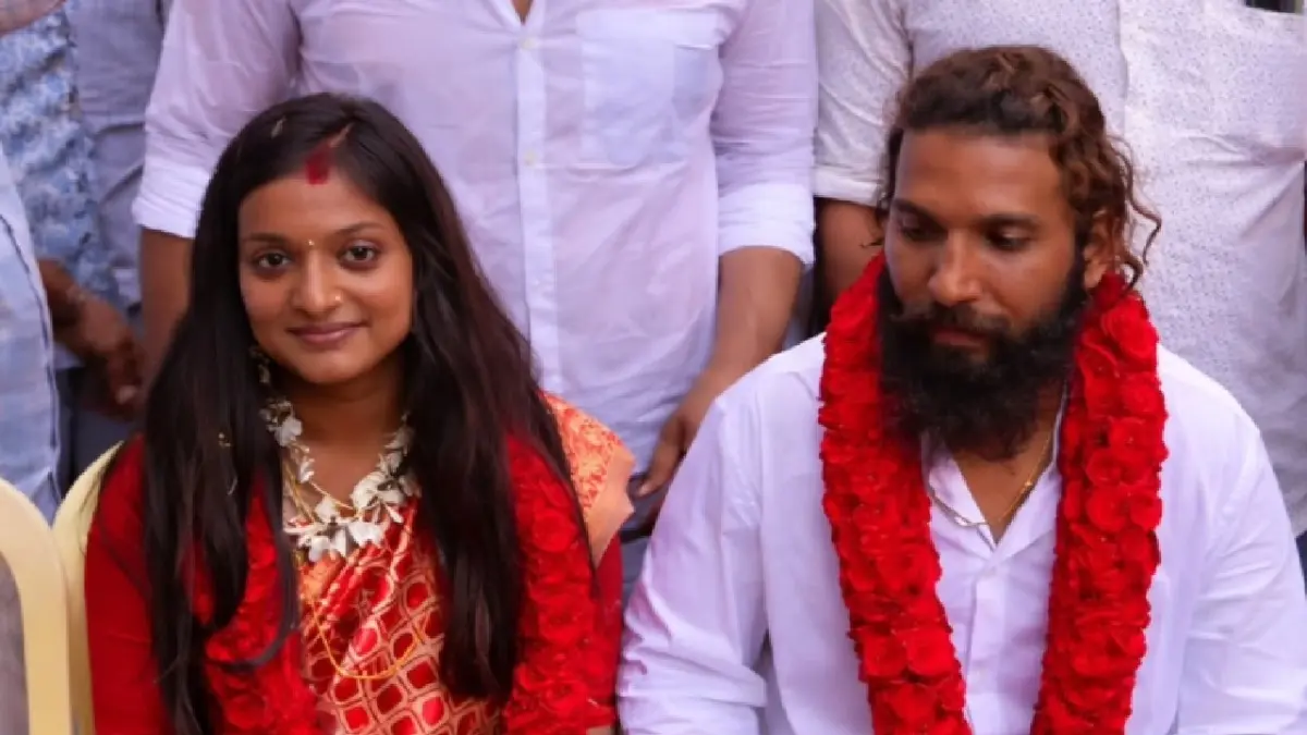 Monalisa Bhosle Age: क्या नाबालिग हैं मोनालिसा? फरमान खान से शादी पर बवाल, ‘लव जिहाद’ के आरोपों पर बोलीं वायरल गर्ल Monalisa Bhosle