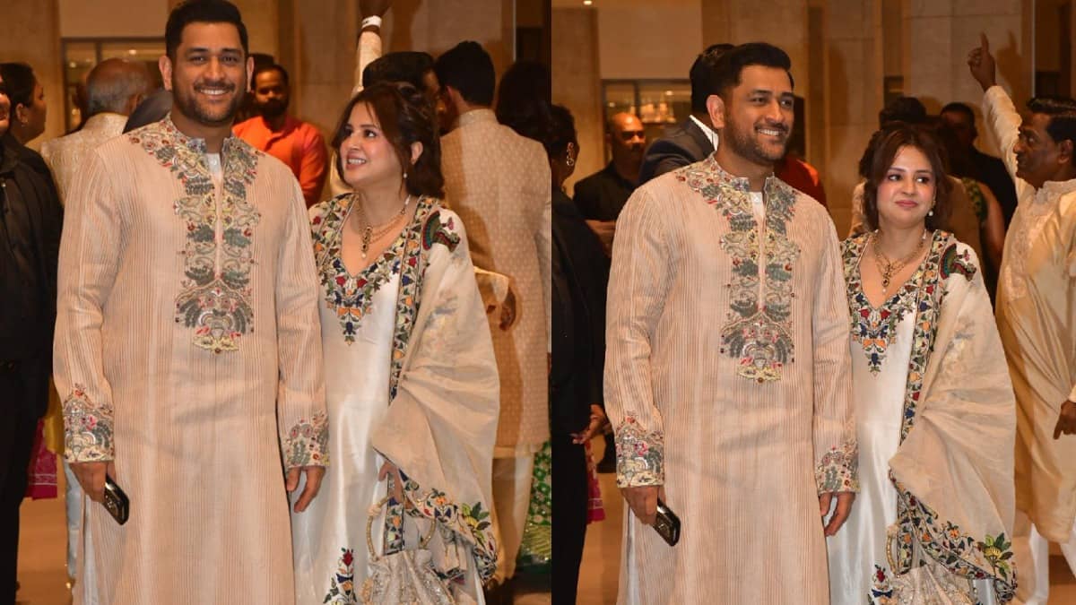 Arjun Tendulkar Wedding: पत्नी साक्षी संग अर्जुन तेंदुलकर की शादी में पहुंचे एमएस धोनी, कुर्ता-पायजामा में छा गए ‘थाला’, VIDEO