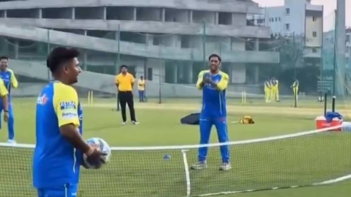 MS Dhoni, Sarfaraz Khan