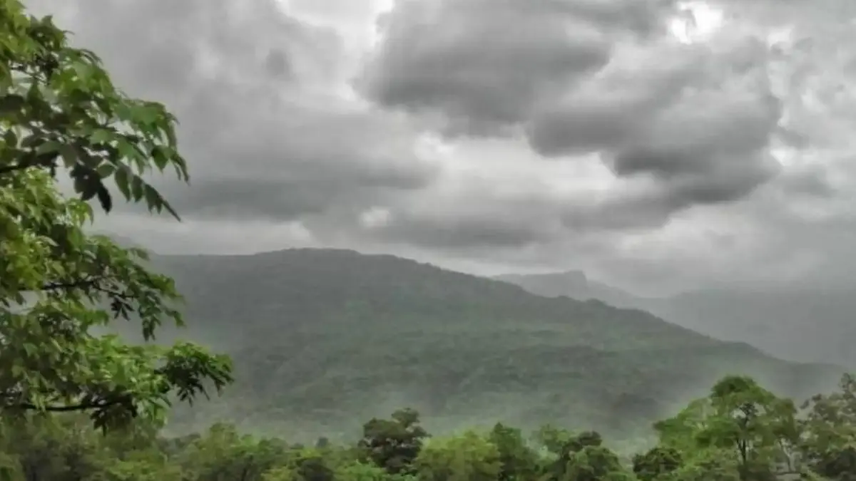 Weather: अगले 4 दिनों में एक्टिव होगा पश्चिमी विक्षोभ, पहाड़ों में बदलेगा मौसम; प्री-मानसून के साथ आंधी-बारिश की चेतावनी North India Weather