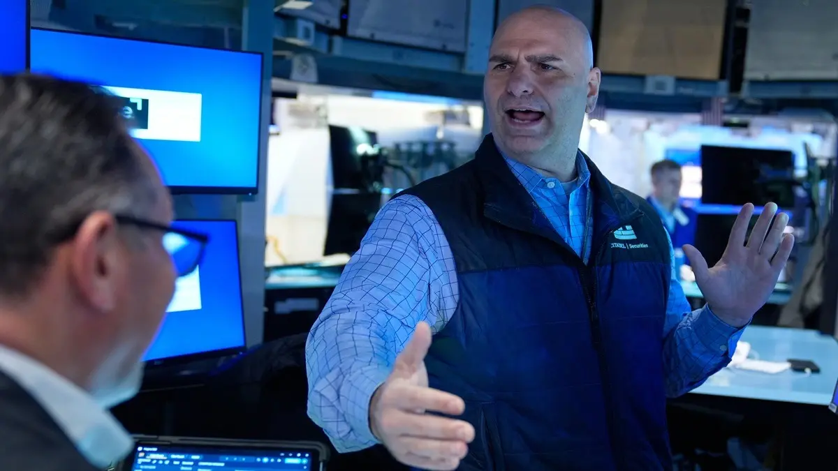 Oil Prices Climb 3% On Iran War, But US Stocks Hold Ground Oil Prices Climb 3% On Iran War, But US Stocks Hold Ground