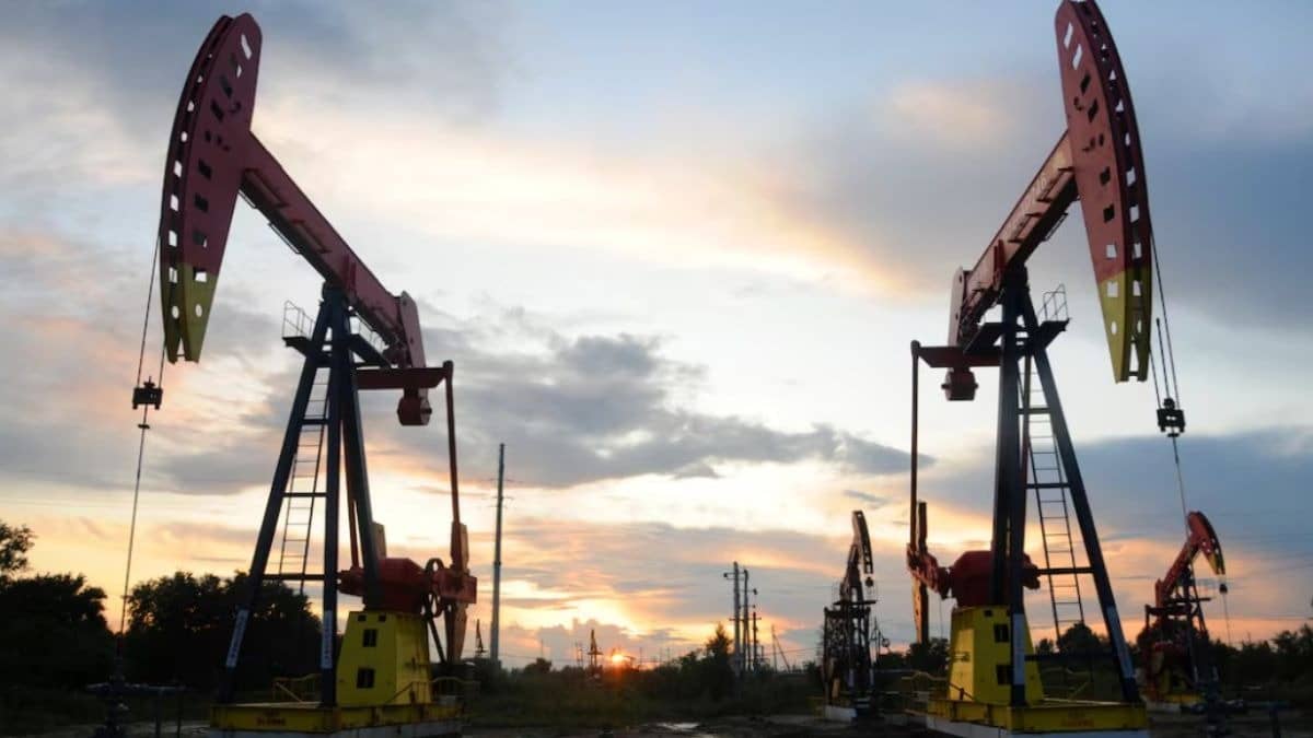 Oil Prices Decline Following US-Iran Peace Talks in Doha