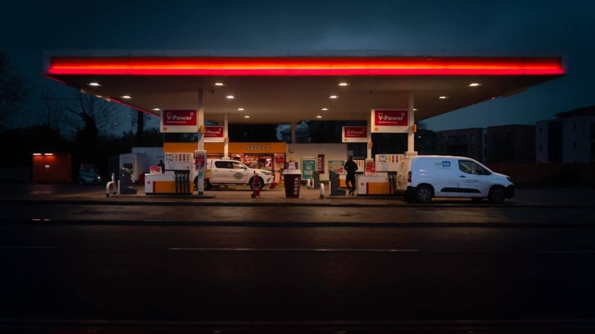 होर्मुज स्ट्रेट बंद होने पर पाकिस्तान में कोहराम, तेल संकट की आशंका के बीच शहबाज सरकार ले सकती है बड़ा फैसला, देश में WFH करने पर विचार