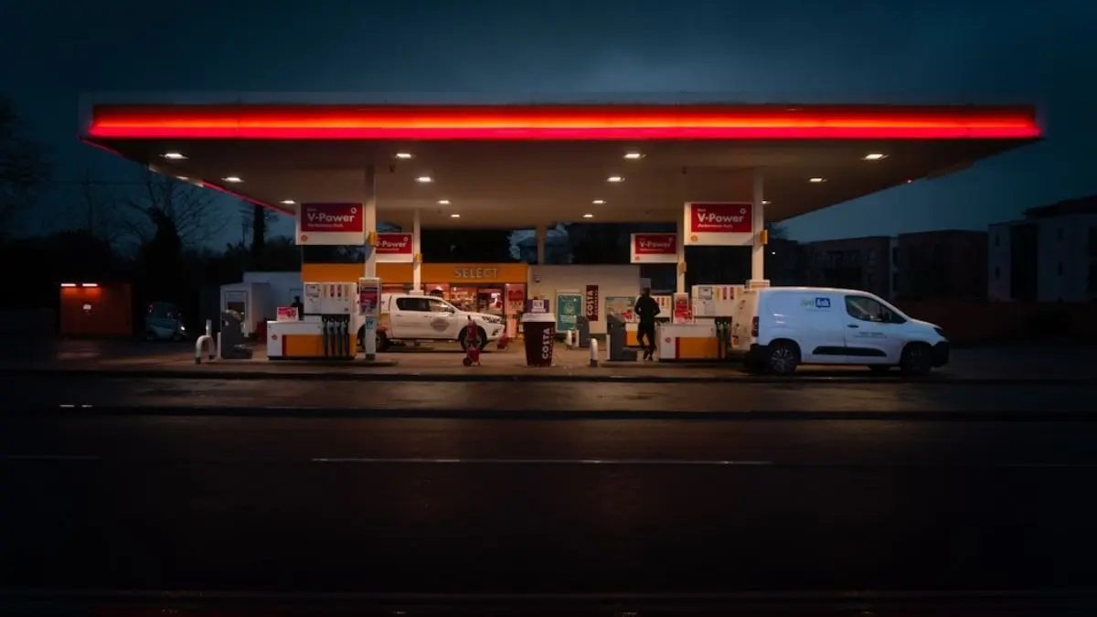 Pakistan Mulls Over Petroleum Price Revision After Tanker Traffic Plunges 90% In Strait Of Hormuz Pakistan Petrol Prices