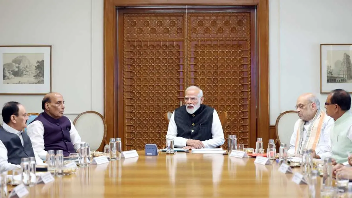 PM Modi Asks Ministers to Ensure Uninterrupted Supply of Fuel, Gas, Fertilizers in High-Level Cabinet Meeting PM Modi Asks Ministers to Ensure Uninterrupted Supply of Fuel, Gas, Fertilizers in High-Level Cabinet Meeting