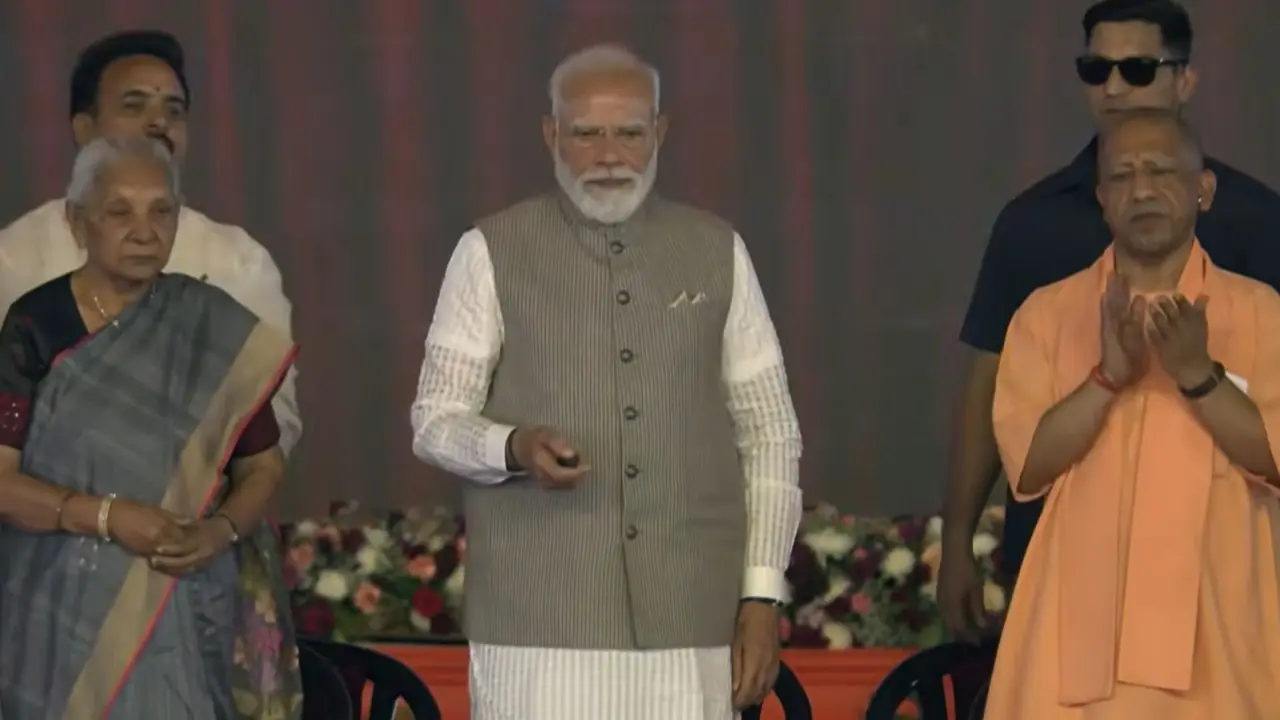 खत्म हुआ इंतजार, PM मोदी ने जेवर में नोएडा एयरपोर्ट का किया उद्घाटन, दिल्ली-NCR को मिला दूसरा बड़ा इंटरनेशनल एयरपोर्ट PM Modi inaugurates Noida International Stadium