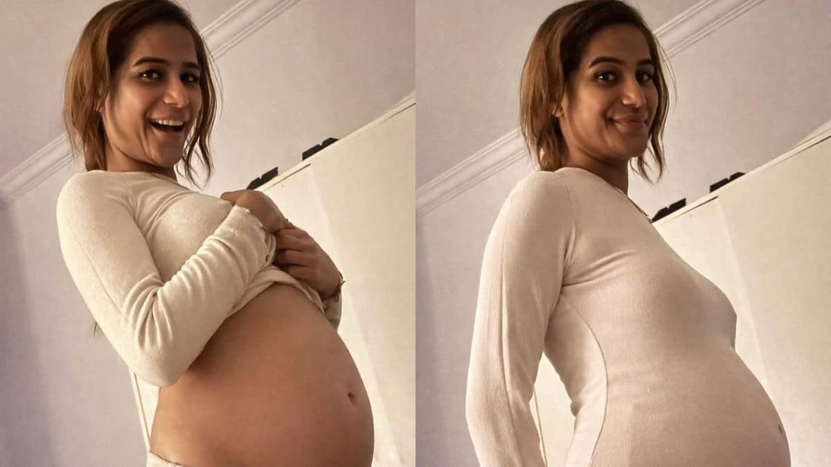 Poonam Pandey: पूनम पांडे ने फ्लॉन्ट किया बेबी बंप? फैंस पूछ रहे- कौन है पिता... तो जानिए क्या है प्रेग्नेंसी की सच्चाई